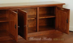 Credenza bassa da 250 cm con 4 ante in noce massiccio arte povera adatta come mobile Tv da salotto